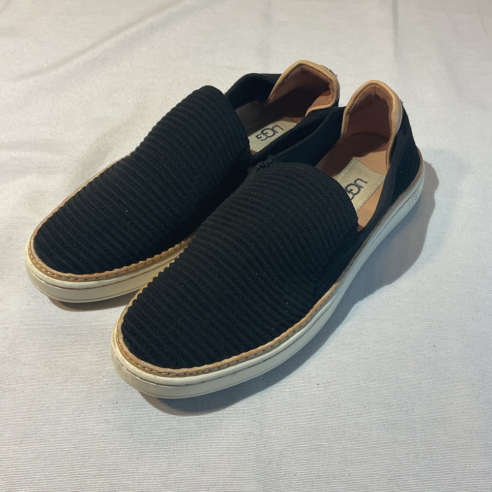 Ugg Sammy Wavy Sneaker Black Slip On‎ w/Tan Heel, Size 6 Comfort Loafer Shoe